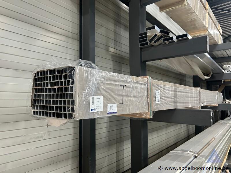 96 aluminium vierkante kokers, met afmetingen van 40 x 40 x 6000 mm en een wanddikte van 2,0 mm